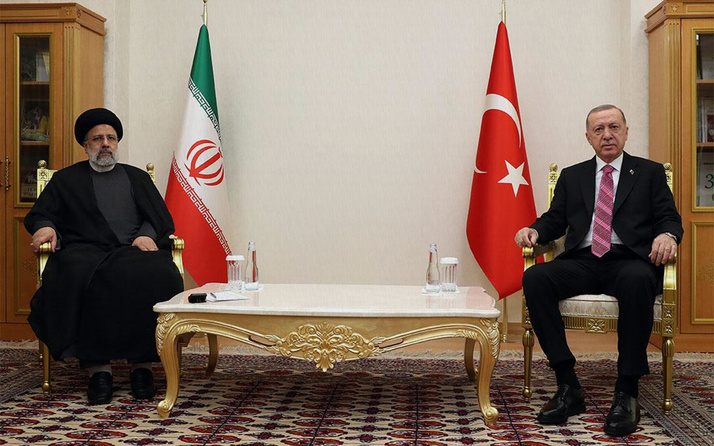 Cumhurbaşkanı Erdoğan ile İran Cumhurbaşkanı Reisi ile telefonda görüştü