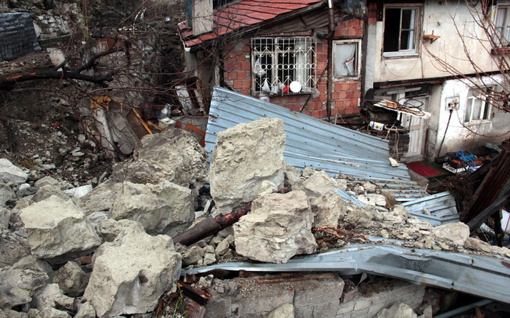 Beypazarı'nda 6 evde hasar oluştu 11 ev boşaltıldı polis ekipleri nöbet tutuyor