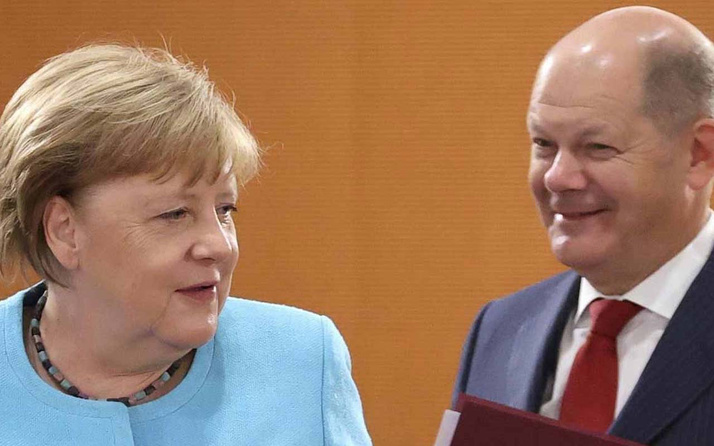 Almanya'da bugün devir teslim günü! Scholz, Merkel'den bugün koltuğu devralıyor