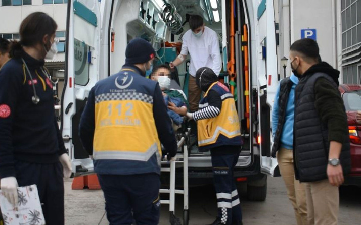 Gebze'de otomobiliyle gelen 4 kişi yol vermedikleri öğrencileri bıçakladı