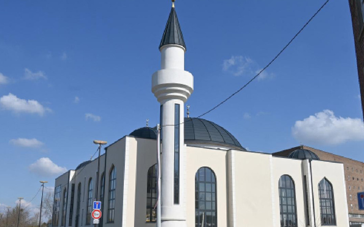 İmam İslam'da eşcinsellik yok dedi diye Fransa camiyi kapatıyor!