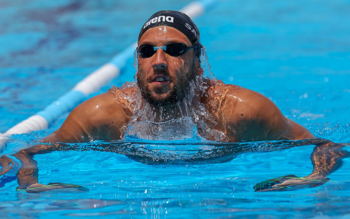 Milli yüzücü Emre Sakçı dünya rekoru kırdı
