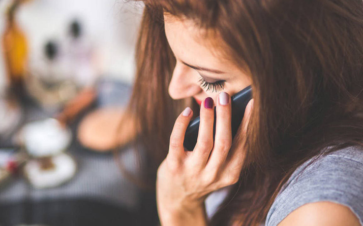Eve yalnız yürüyen kadınlar için telefon hattı kuruldu! Talep her gün artıyor