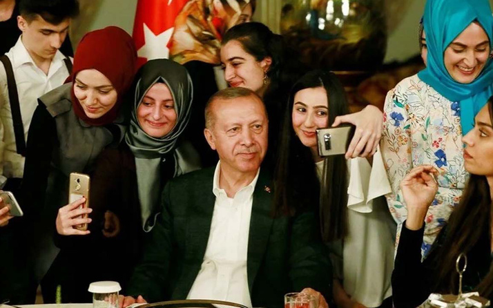Cumhurbaşkanı Erdoğan'a sunulan Z kuşağı anketi Gençler kime oy veriyor?