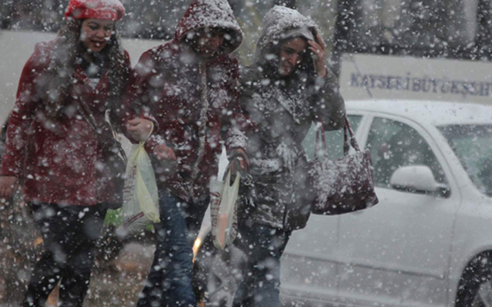 AKOM'dan son dakika açıklama! İstanbullular 18.00'de yeniden kuvvetli kar geliyor