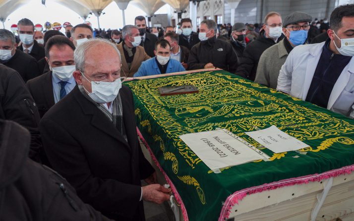 Kemal Kılıçdaroğlu iktisatçı Nazif Ekzen'in cenazesine katıldı