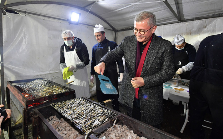 Üsküdar Belediyesinin karla mücadele ekibi balık ziyafetinde buluştu