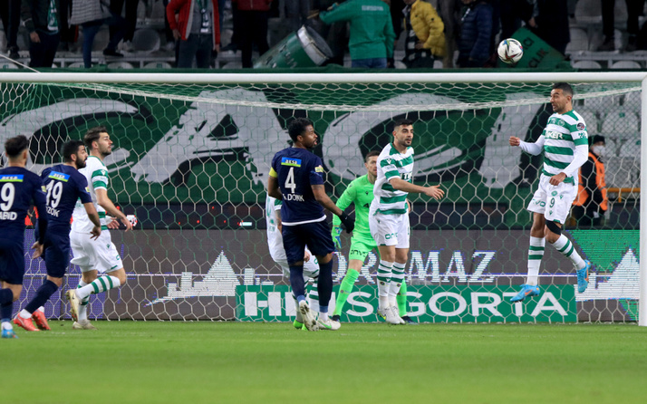 8 gollü çılgın maç! Konyaspor ile Kasımpaşa'nın düellosunda kazanan çıkmadı