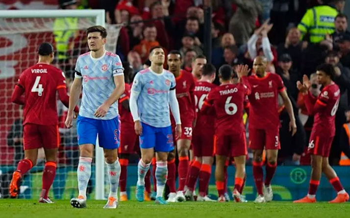 Liverpool Manchester United'ı gole boğdu maç fazlasıyla liderliğe yükseldi