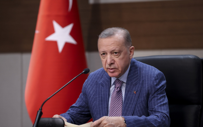 Cumhurbaşkanı Erdoğan'dan Suudi Arabistan yolunda flaş açıklamalar Özgür Özel'in tehdidine cevap verdi