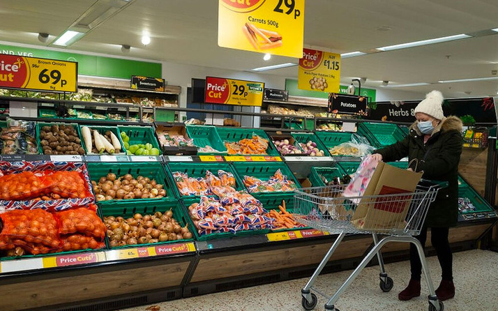 İngiliz market zincirleri hayat pahalılığına karşı fiyat indirimine gidiyor