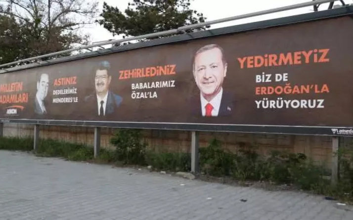 Kamptaki CHP'lilere Van'da Menderes, Özal ve Erdoğan'lı pankart sürprizi