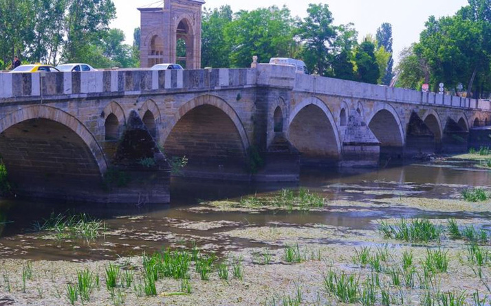 Sıcaklığın vurduğu Edirne'deki nehir dibi gördü