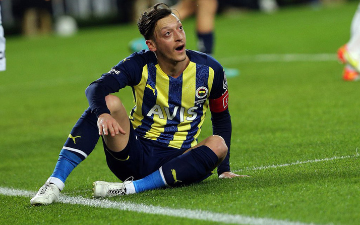 Mesut Özil geri mi dönüyor? Ali Koç yıldız futbolcu ile görüşecek