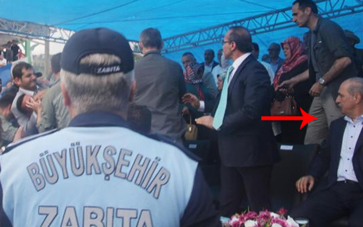 Protokolde kavga! Bakan Kurtulmuş olay yerinden uzaklaştırıldı