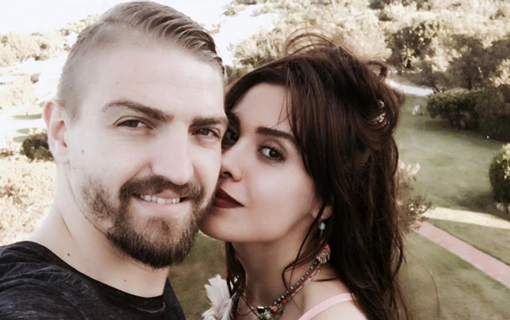 Caner Erkin Şükran Ovalı'ya öyle bir hediye verdi ki fiyatı dudak uçuklatacak!