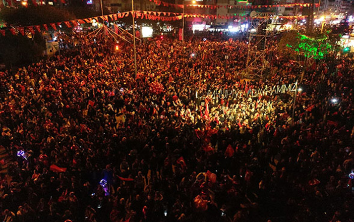 Cumhuriyet Bayramı fener alayları ile kutlandı