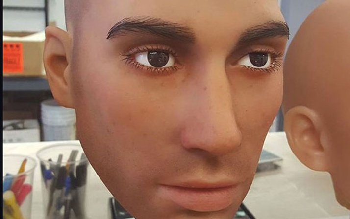 Kadınlar için ilk seks robotu geliştirildi espiri yapıyor, sohbet ediyor ve...