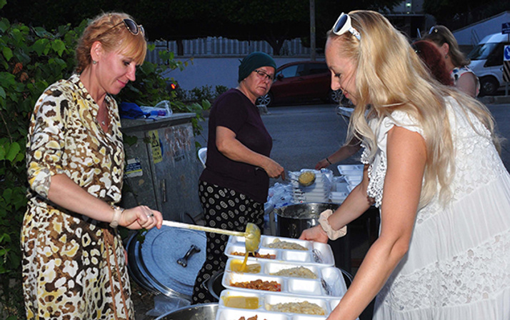 Antalya'da yabancı gelinlerden iftar