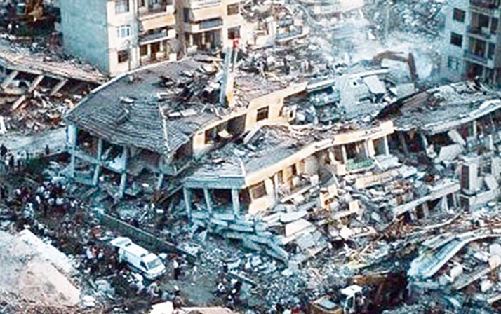 17 bin 480 kişi hayatını kaybetti! Felaket günü o fotoğraflar hala hafızalarda