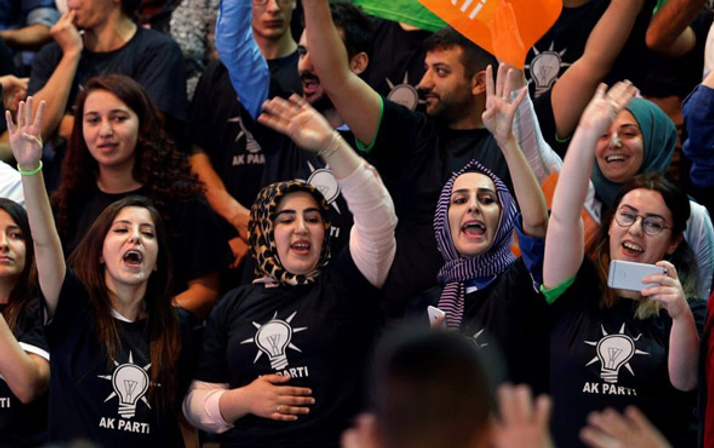 Ak Parti kongresinden kareler büyük coşku