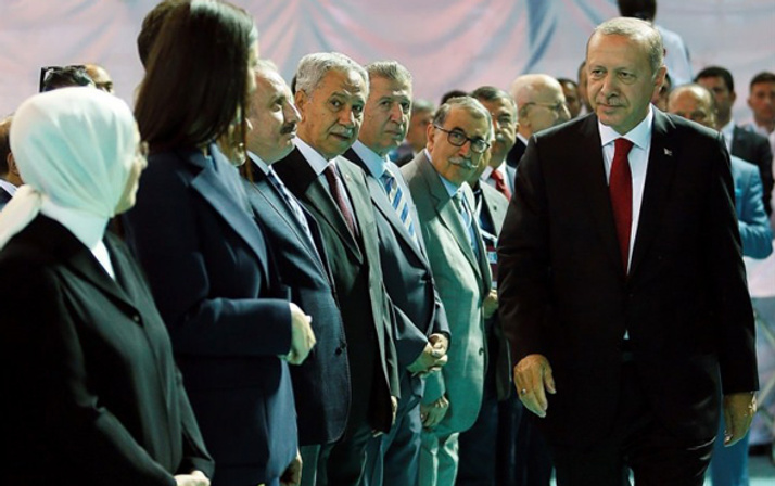 Ak Parti kongresine katılan sürpriz isimler!
