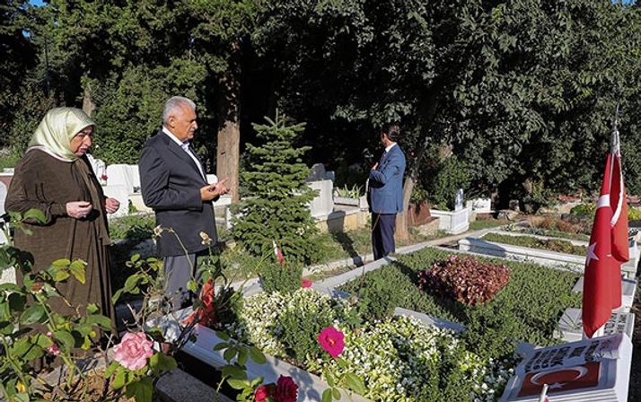 TBMM Başkanı Yıldırım, aile kabristanını ziyaret etti