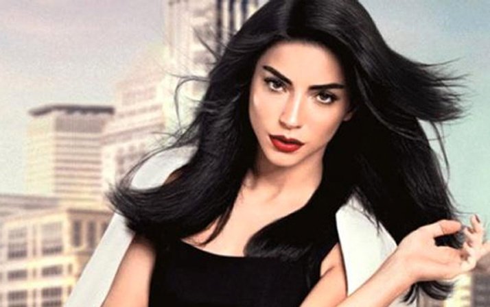 Merve Boluğur'dan 'bikinili' poz! Önce paylaştı sonra sildi