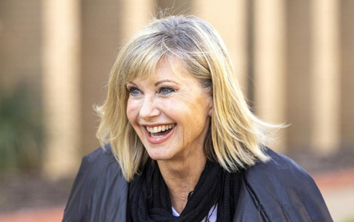 3. kez kanser olan Olivia Newton'ın kullandığı doğal ilaca bakın!
