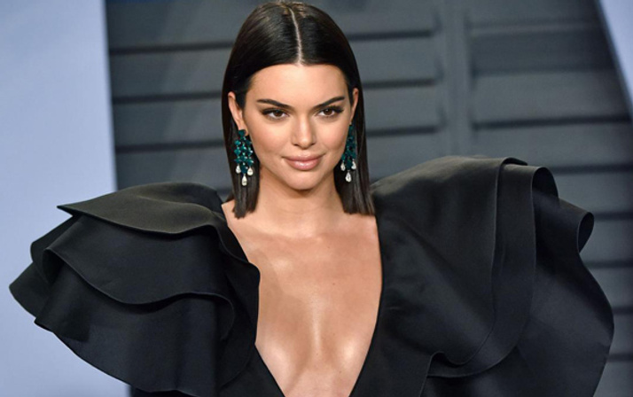 Kendall Jenner'ın çıplak fotoğrafları internete sızdırıldı!