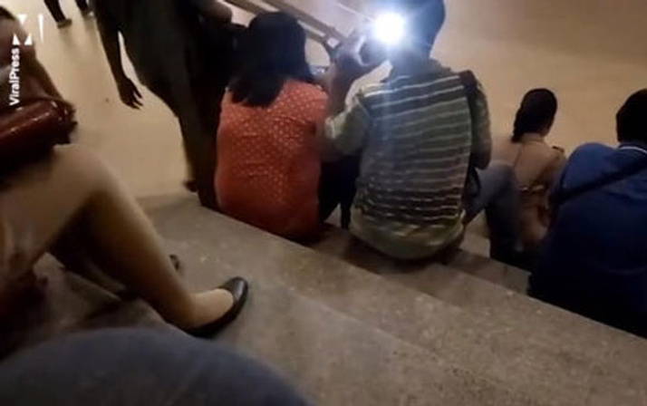 Sapıklar etek altı fotoğrafları böyle çekiyor! Şeytani plan...