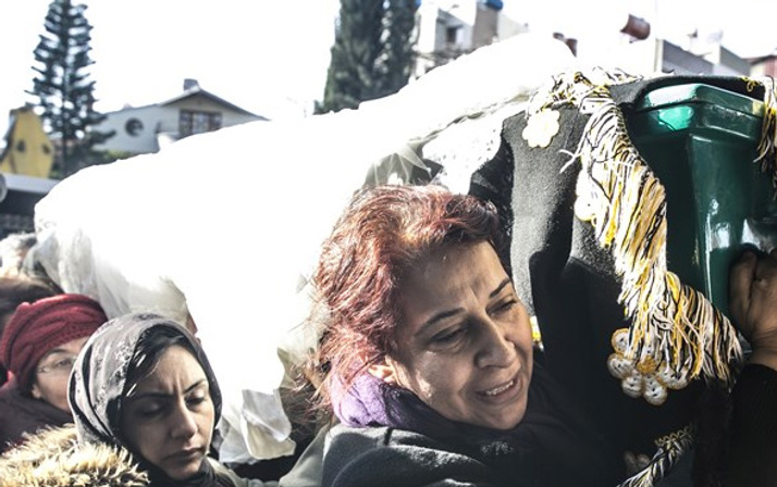 Ukrayna'da öldürülen Buket Yıldız'a gelinlikli veda