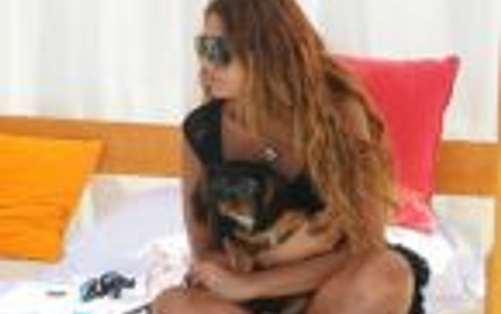 Süreyya Yalçın ve köpeği aynı kafa