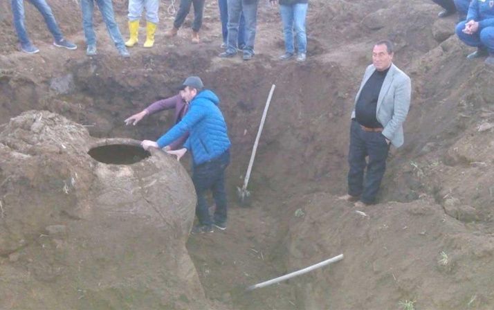 Niğdeli çiftçi tarlasını sürerken buldu küpün içinden bakın ne çıktı!