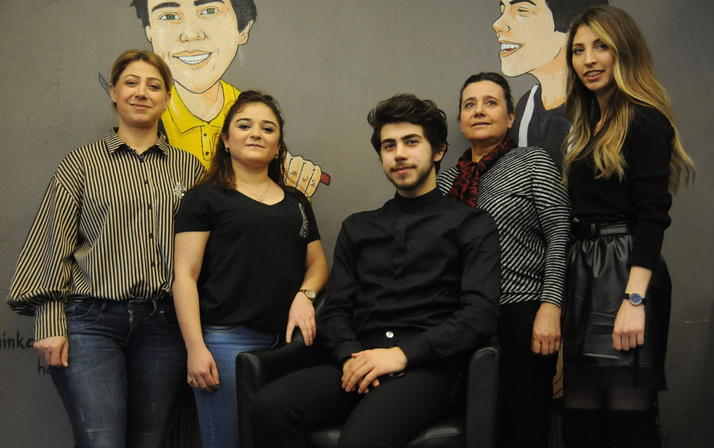 Bursa'da 18 yaşında fenomen oldu ülke dışından randevu alıp sıraya giriyorlar