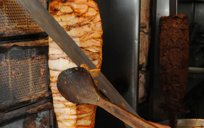 Açıkta satılan bu yiyecekler zehirliyor! Döner, tatlı ve simit...