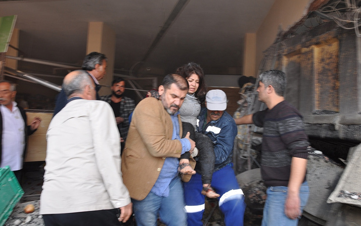 Kahramanmaraş'ta freni boşalan kamyon kuaföre girdi