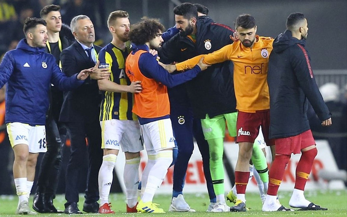Derbide maç sonu ortalık karıştı