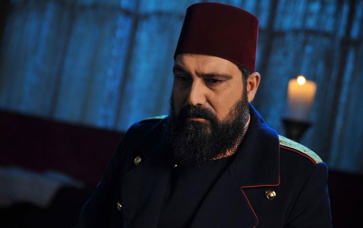 Ünlü oyuncu ölümden döndü Payitaht Abdülhamid setinde korkutan kaza