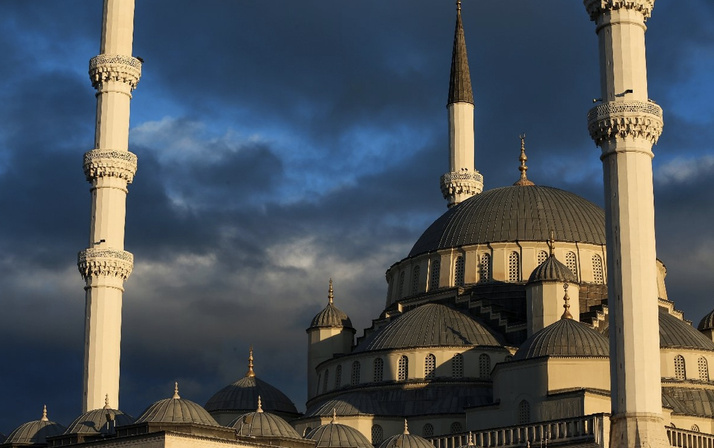 Berat Kandili duası ve 100 rekatlık namazı kılan o sene ölürse...