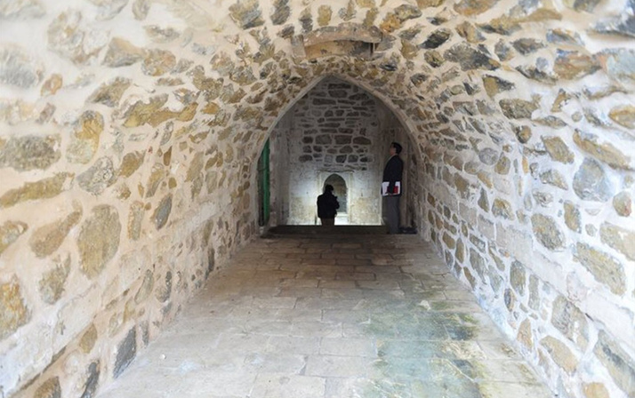 Mardin'de yağan yağmur duvarı yıkınca ortaya çıktı Tam 600 yıllık