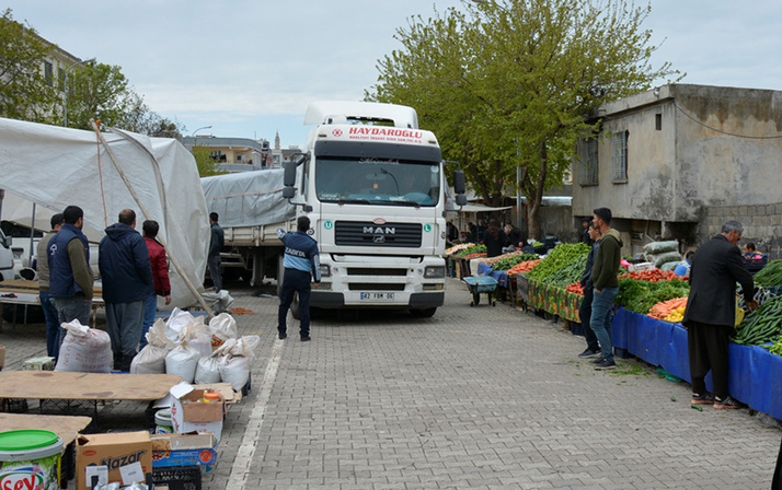 Şanlıurfa'da freni boşalan TIR pazara girdi