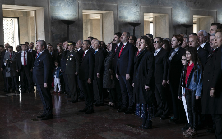 23 Nisan Bayramı için devlet erkanı Anıtkabir'de Kılıçdaroğlu'ndan dikkat çeken tavır