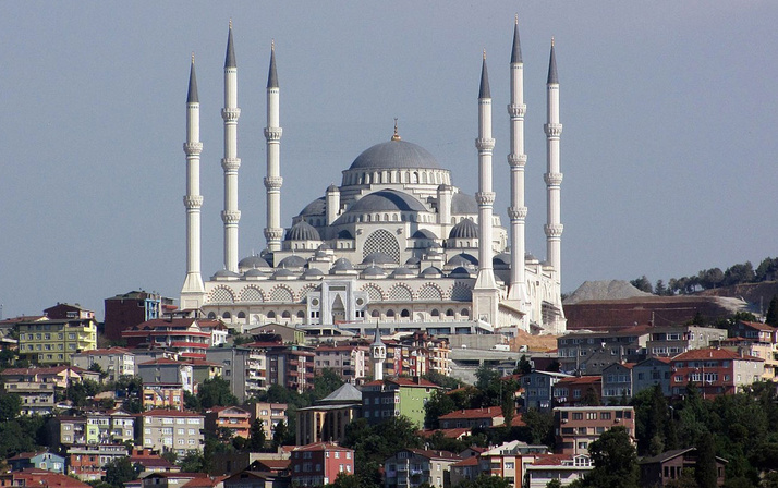 Çamlıca Camii’nde sabah namazı yoğunluğu Karamollaoğlu buna ne diyecek?