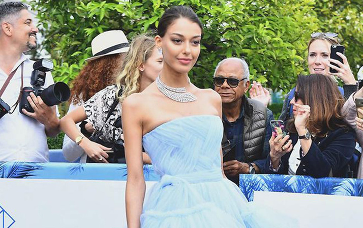 Cannes Film Festivali'nde Dilan Çiçek Deniz üzerinde bir servet taşıdı
