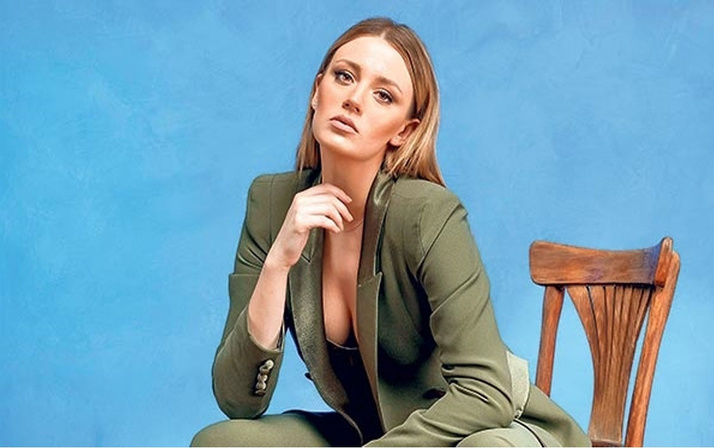 Gizem Karaca cezaevine girmekten kurtuldu! Mutluluk pozu verdi