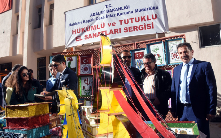 Hakkari'deki tutuklu ve hükümlüler sergi açtı