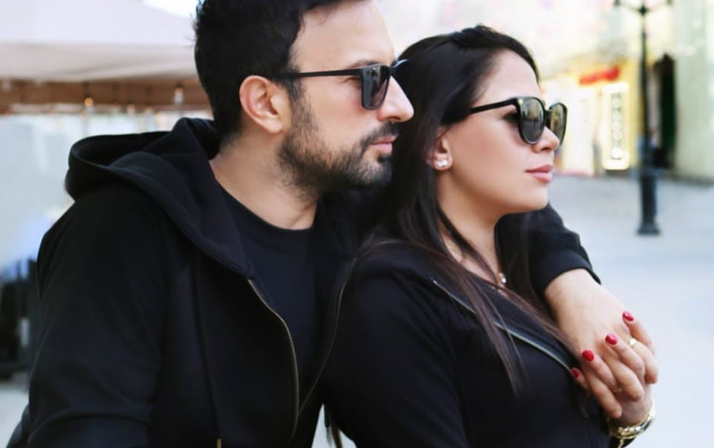 Tarkan eşi Pınar'la Moskova'da aşka geldi! Görüntülerine bakın
