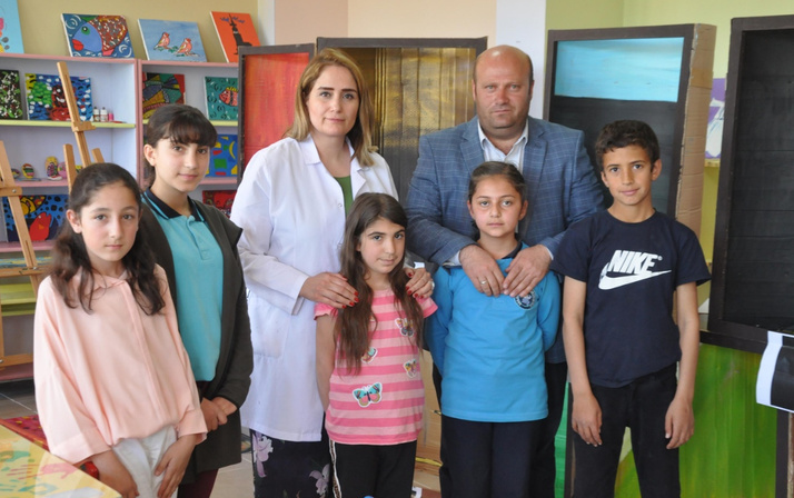 Tatvan'da ortaokul öğrencileri, atık malzemelerle ünlü tablolara dönüştü