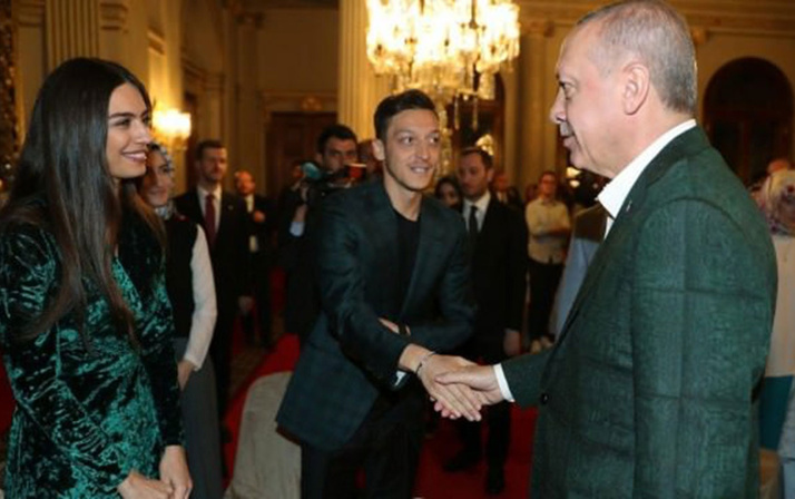 Erdoğan'ın Dolmabahçe'deki iftar yemeğinde Mesut Özil sürprizi!